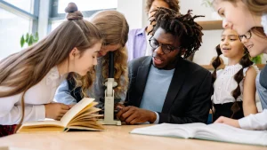 How Schema Construction Accelerates Learning Retention