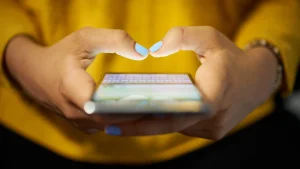 WhatsApp at work: prevent chats from turning into urgent tasks