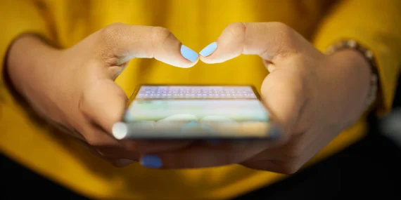 WhatsApp at work: prevent chats from turning into urgent tasks
